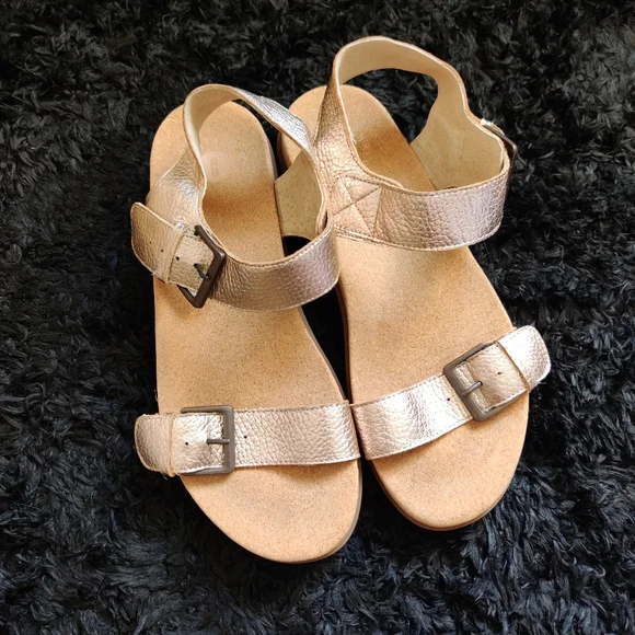 REVITALIGN Arch Support Women's Excursion Sandal Size 9 Rose Gold - Picture 1 of 4